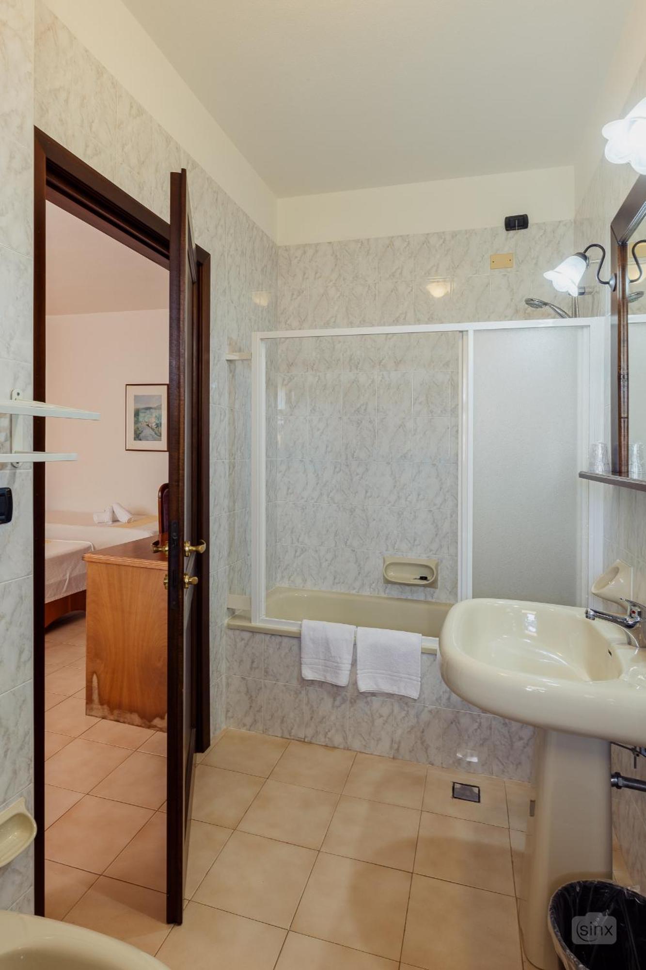 Malaspina Hotel & Resort Bosa Esterno foto