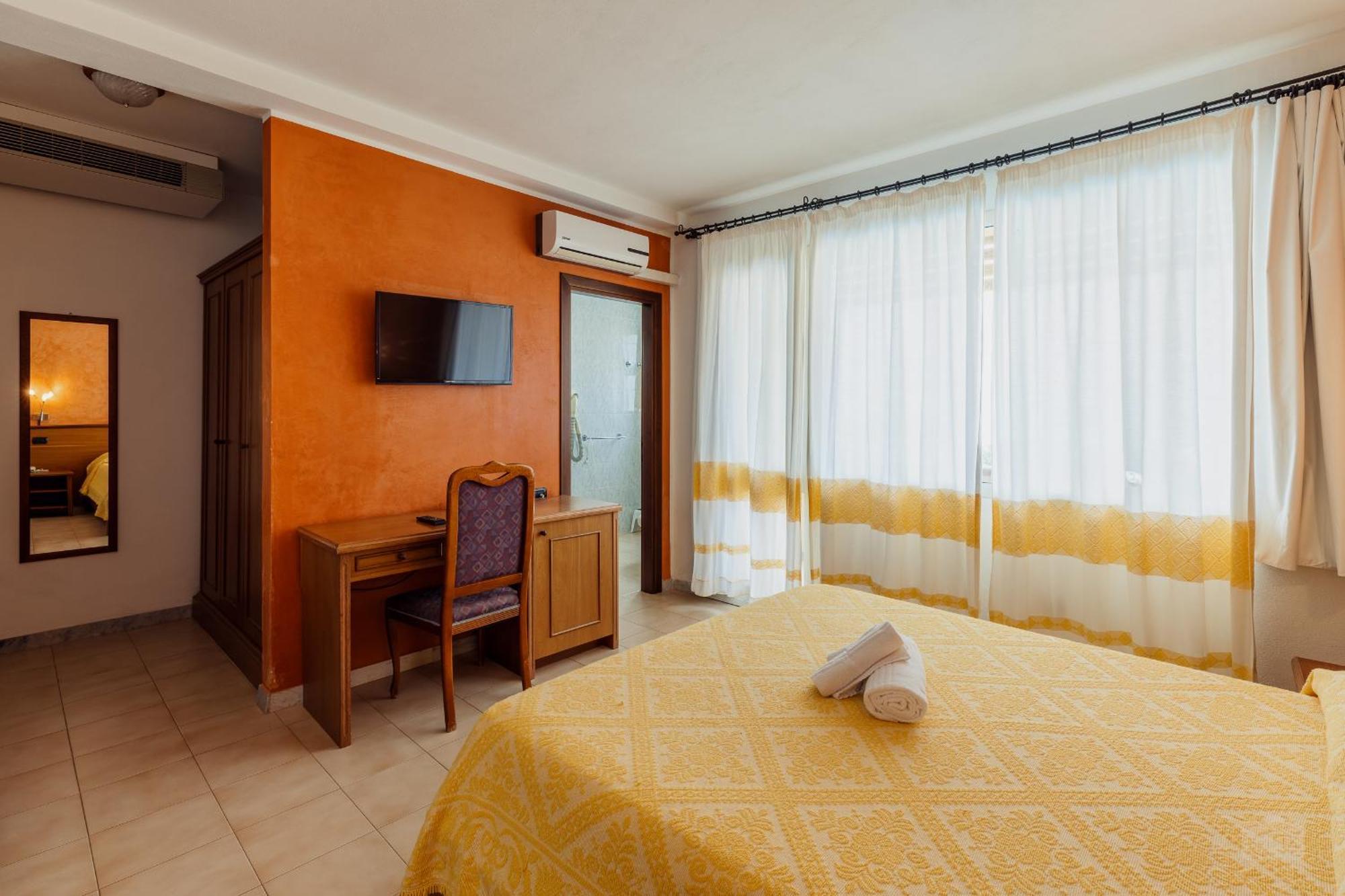 Malaspina Hotel & Resort Bosa Esterno foto